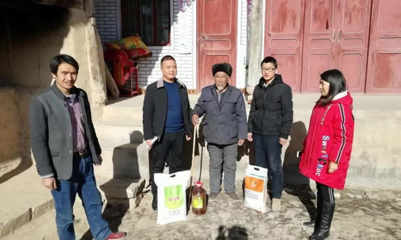 堅持精準幫扶，合力脫貧攻堅——市龍江城鄉(xiāng)發(fā)展集團、隴南太平洋財險公司聯(lián)合開展幫扶文縣橋頭鎮(zhèn)安子坡村2019年春節(jié)慰問活動