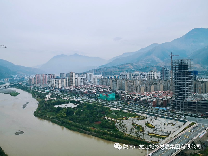 匠心傾注、喜封金頂——龍江?雙子座商住小區(qū)主體順利封頂