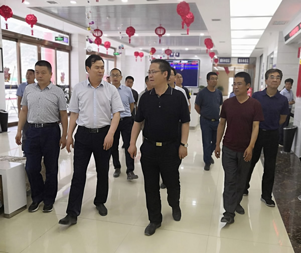 隴南市委常委、組織部部長(zhǎng)楊郃調(diào)研指導(dǎo)市龍江城鄉(xiāng)發(fā)展集團(tuán)公司黨建工作