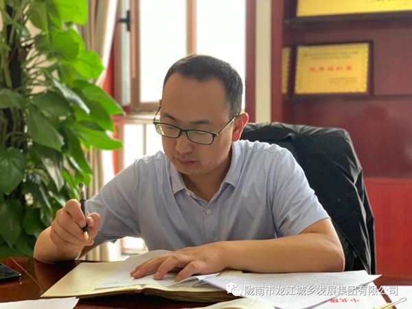 市龍江集團(tuán)“不忘初心、牢記使命”主題教育讀書班舉行結(jié)班式